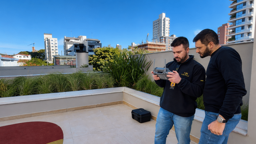 Inspeção técnica de fachada em condomínio realizada com drone
