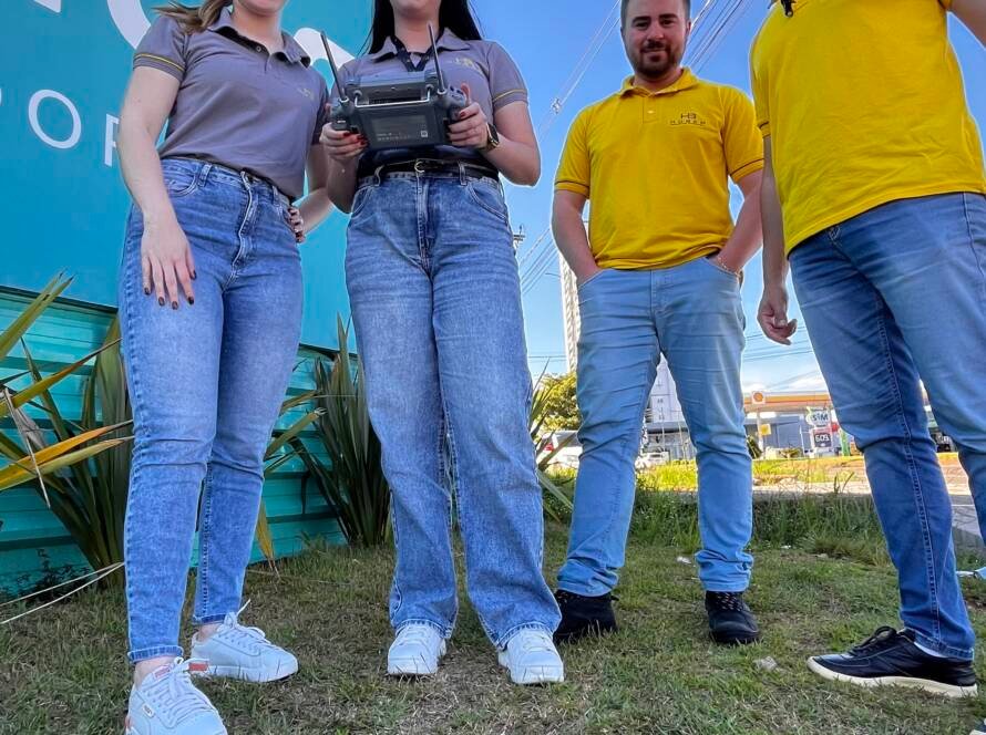 Drone termográfico sendo utilizado em inspeção técnica de fachada em condomínio